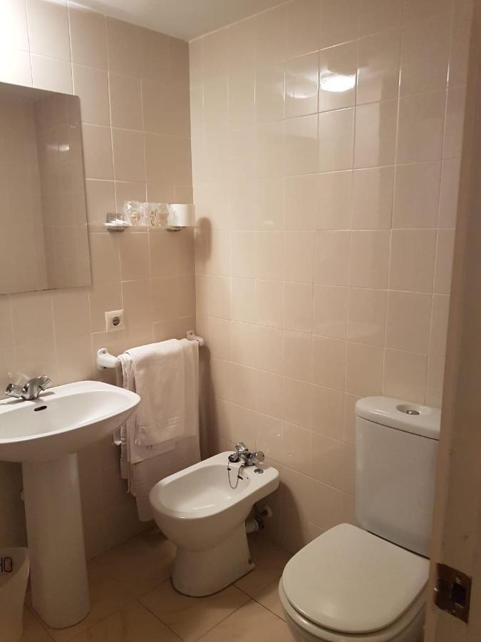 Hostal Galicia Figueres  Dış mekan fotoğraf